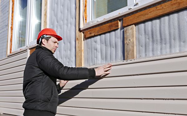 Cost of Vinyl Cladding Repair in Lynnwood