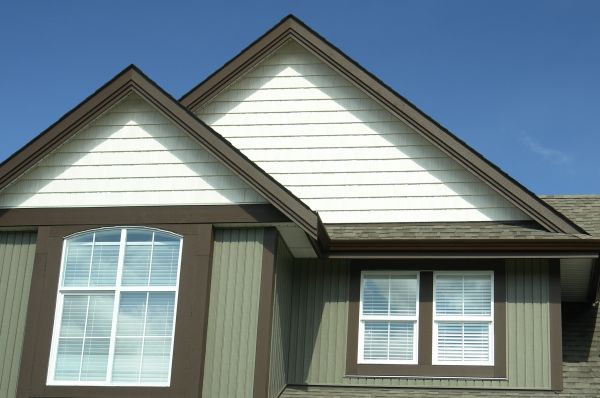Cost of Vertical Vinyl Siding Repair in Lynnwood