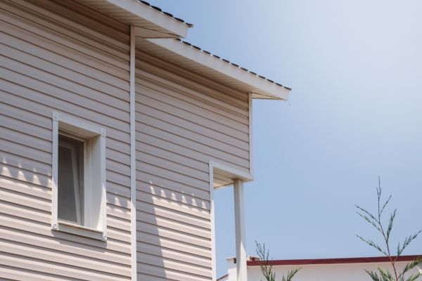 Cost of Vinyl Siding Hole Repair in Lynnwood